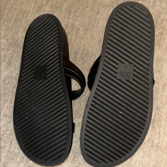 Zara Black Slides with Gold Accents - Picture 4 of 4